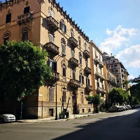 Bilocale In Centro Apartment *